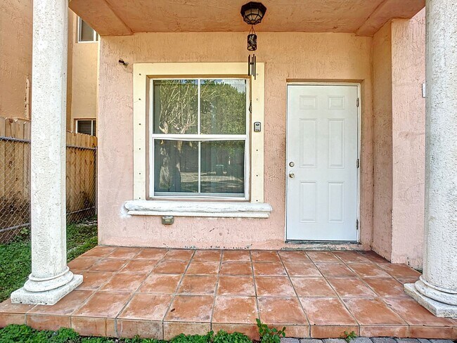 965 SW 6th Ct