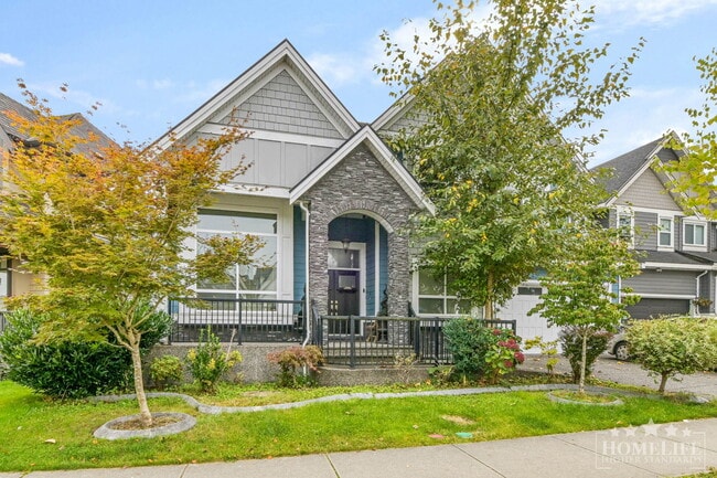 Photo - Beautiful 3 bedroom custom built fully fur... Unit Upper House