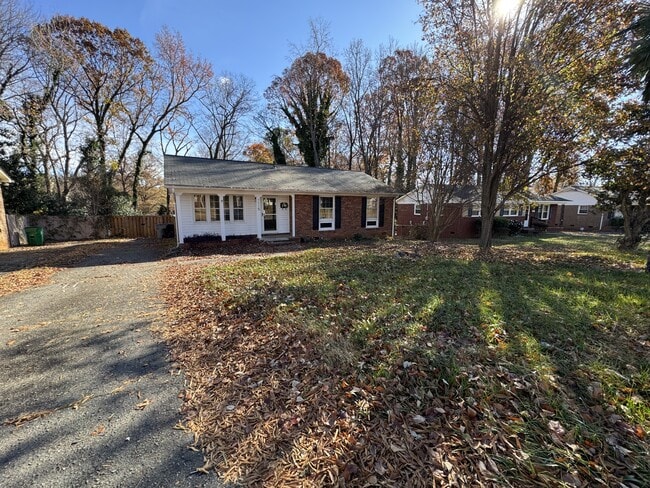 Photo - 1115 Grovewood Dr