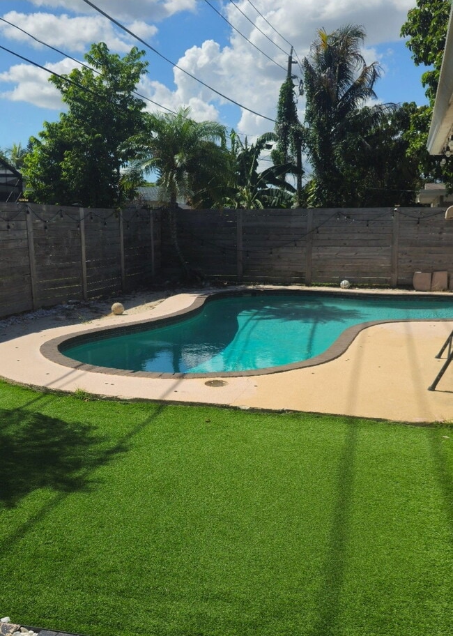 Building Photo - 2294 NW 63rd Ave