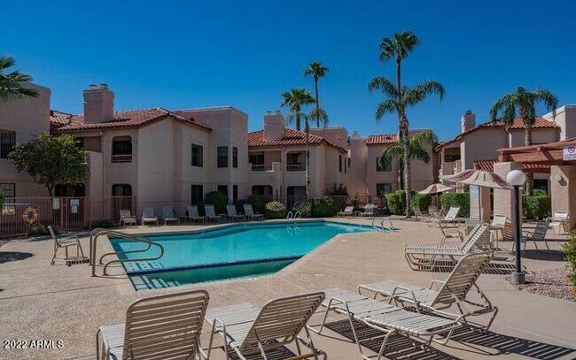 9460 E Mission Ln Unidad 214