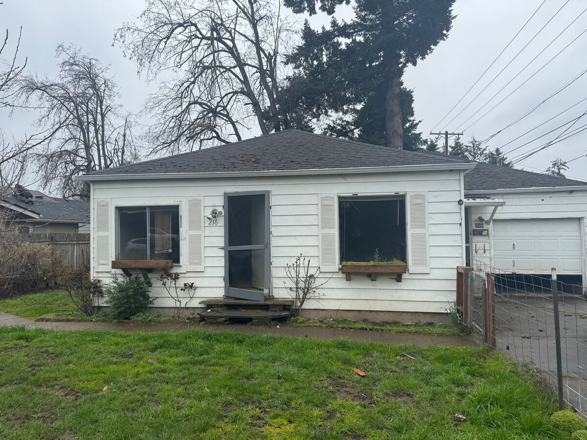 Photo - 216 N 12th St