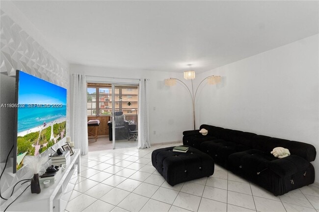 Photo - 1810 W 56th St Unit 3223