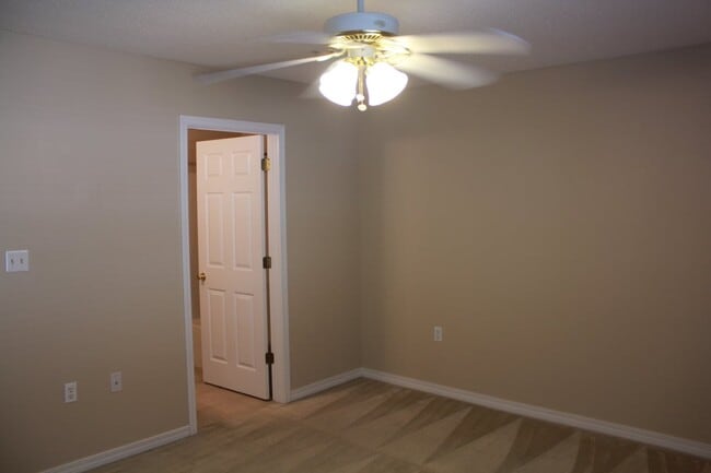 Photo - 976 Scenic Oak Ln