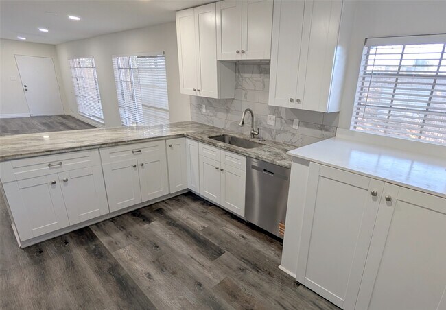 Photo - 2101 Fountain View Dr Unit 76