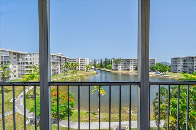 Photo - 2851 Leonard Dr Unidad J402