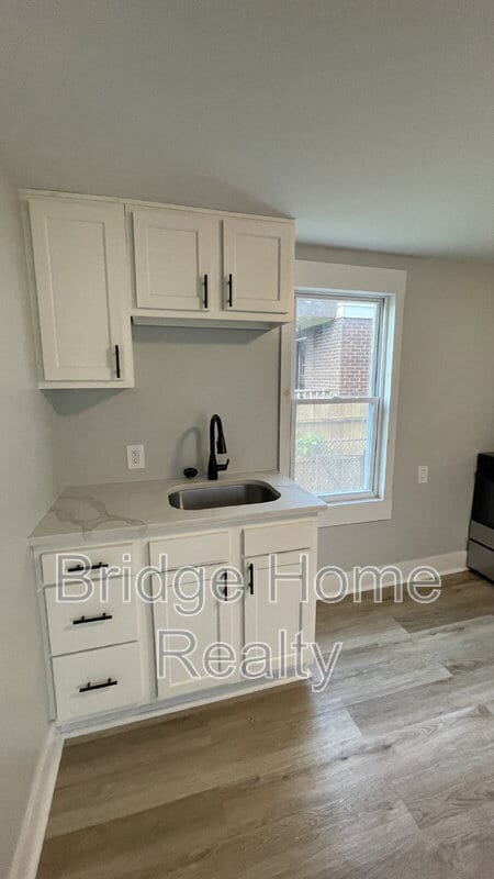 Photo - 7526 Dickson St