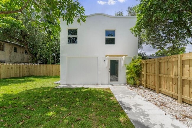 Photo - 1116 NW 51st Terrace Apartamento Unidad REAR