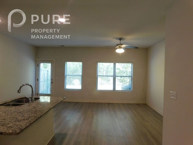 Photo - 672 The Heights Ln