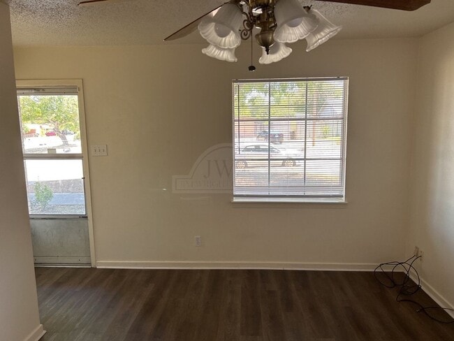 Photo - 1501 Richard Dr