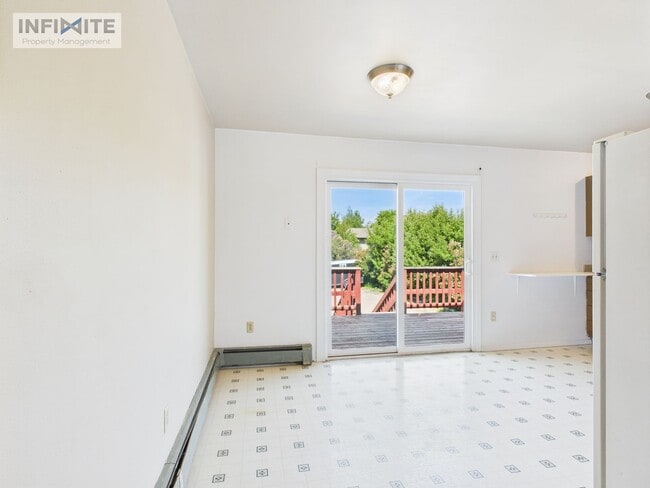 Photo - 4 Bedroom Near Downtown!
