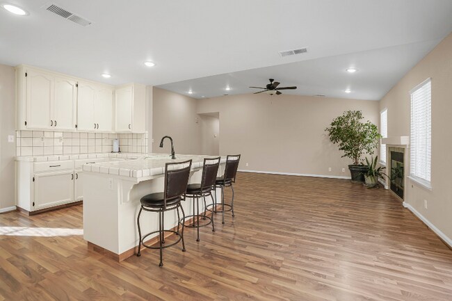 Photo - 209 Grapewood Ct