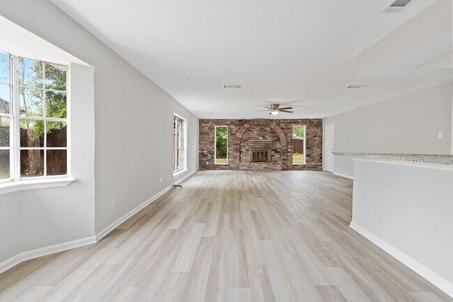 Photo - 125 Bastrop St