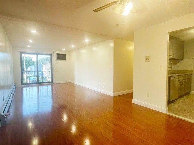 Building Photo - 127 King St Unit 203 Rental