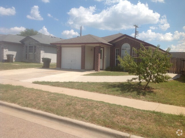 Building Photo - 2408 Tracey Ann Ln Rental