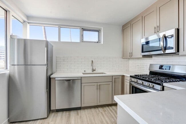 Photo - The Stanford West Unidad 303