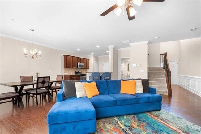 Photo - 6022 Mayfield Way SE