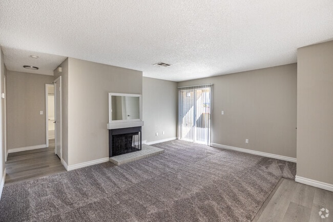 2BR, 2BA - 1,040SF - Living Room