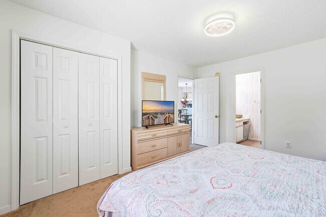 Photo - 510 White River Dr Unidad 24F