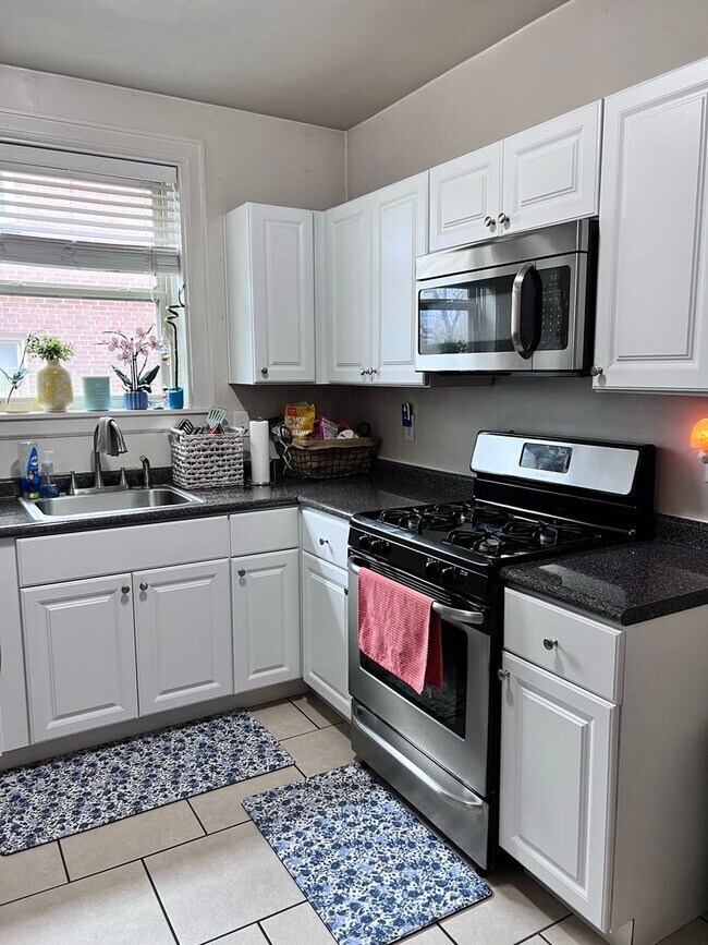 2558 Madison