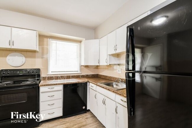 Photo - 665 Mark Twain Dr