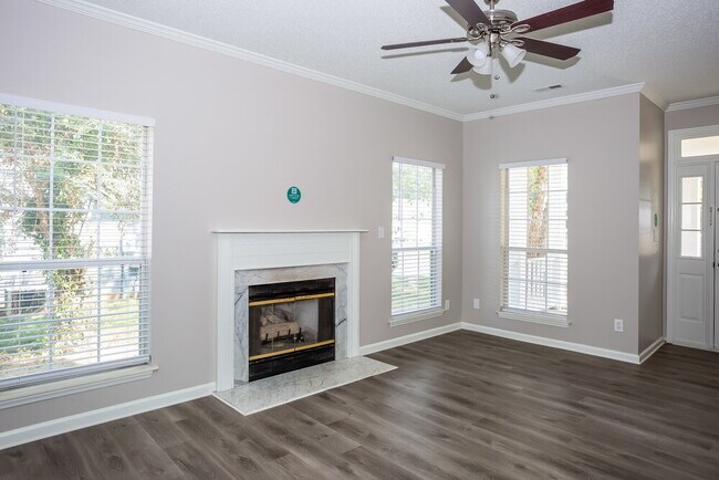 Photo - 371 Amhurst St SW