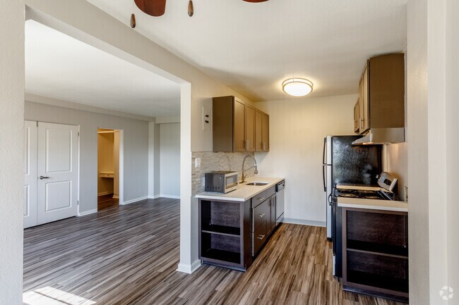 Studio - 472 SF - Camellia House