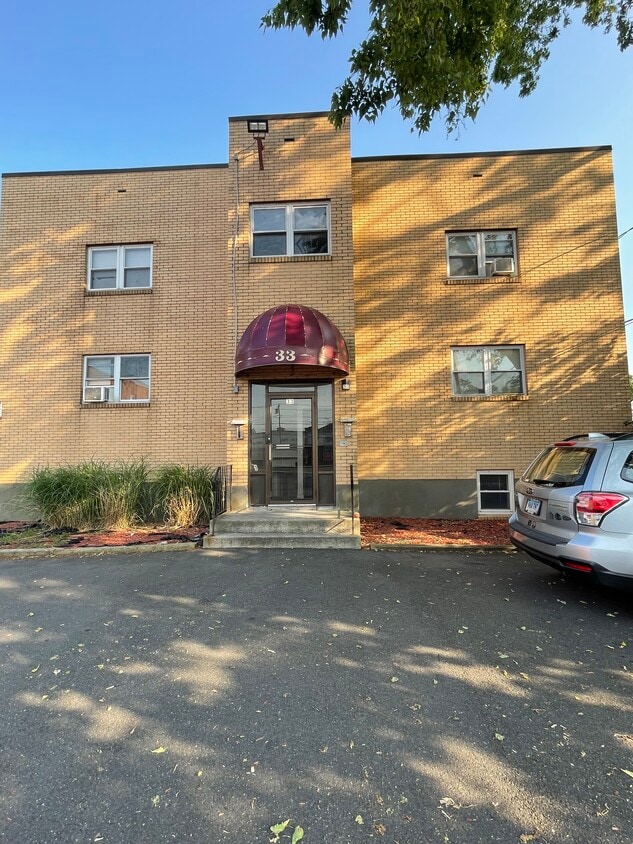 Photo - 35 Burnside Ave (East Hartford, CT)