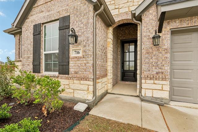 Photo - 716 Papyrus Dr