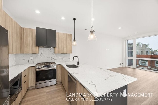 Photo - 1545 N Artesian Ave Unit 3