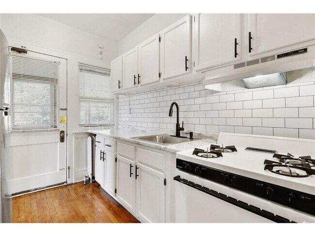 Building Photo - 2415 Harriet Ave Unit 4 Rental