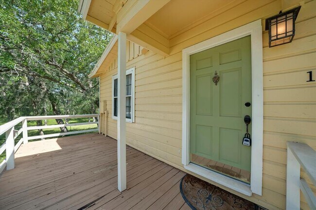 Photo - 1732 Watterson Rd