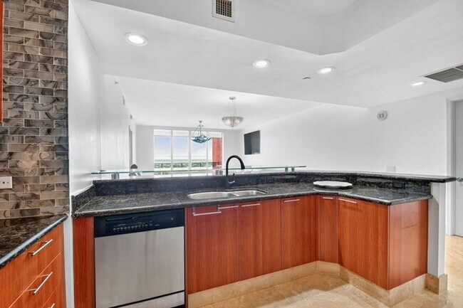 Photo - 2640 Lake Shore Dr