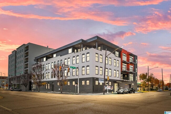 Building Photo - 1329 4th Ave S Unit 311