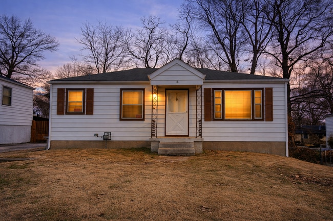 Building Photo - Comfort & Convenience on Cloverdale