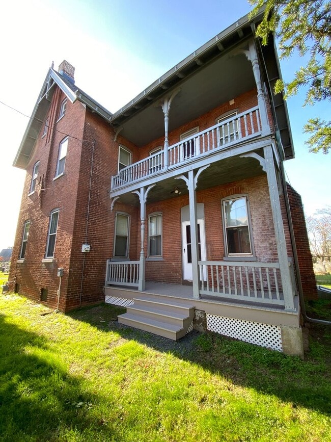 Photo - Large Victorian House in Lancaster City wi...