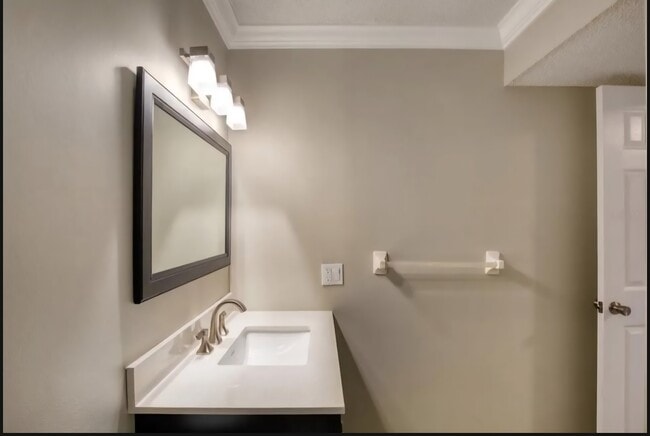 Bath - 55 Vining Ct Townhome