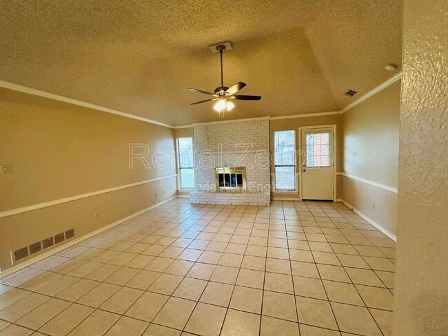 Photo - 828 Haverford Ln