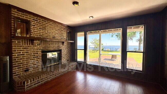 Photo - 734 Myrtle Ave