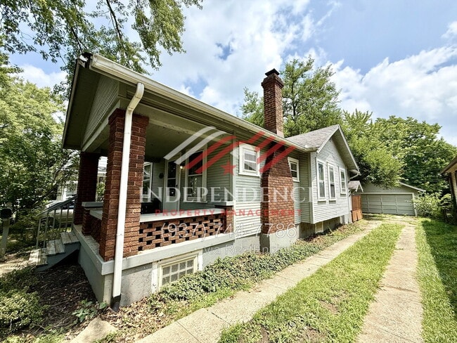 2720 Dwight Ave
