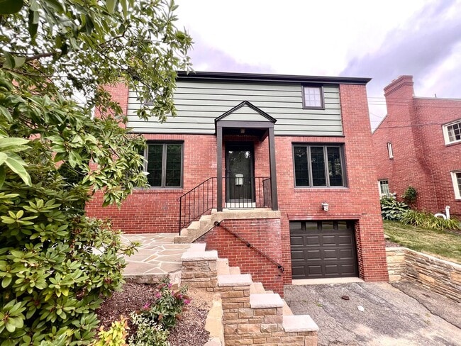 Building Photo - Pittsburgh - 3 Bedroom 1.5 Bathroom - Stunning Home