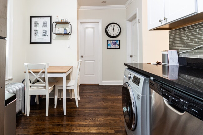 Photo - 2537 N Seminary Ave Unit 3