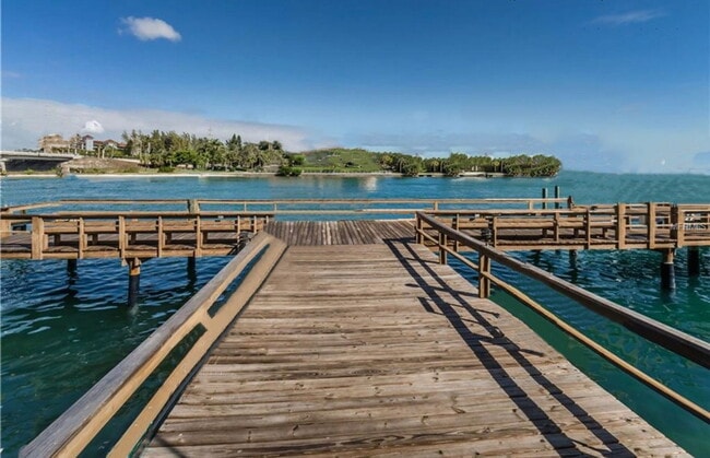 Building Photo - 4770 Brittany Dr S Unit 15