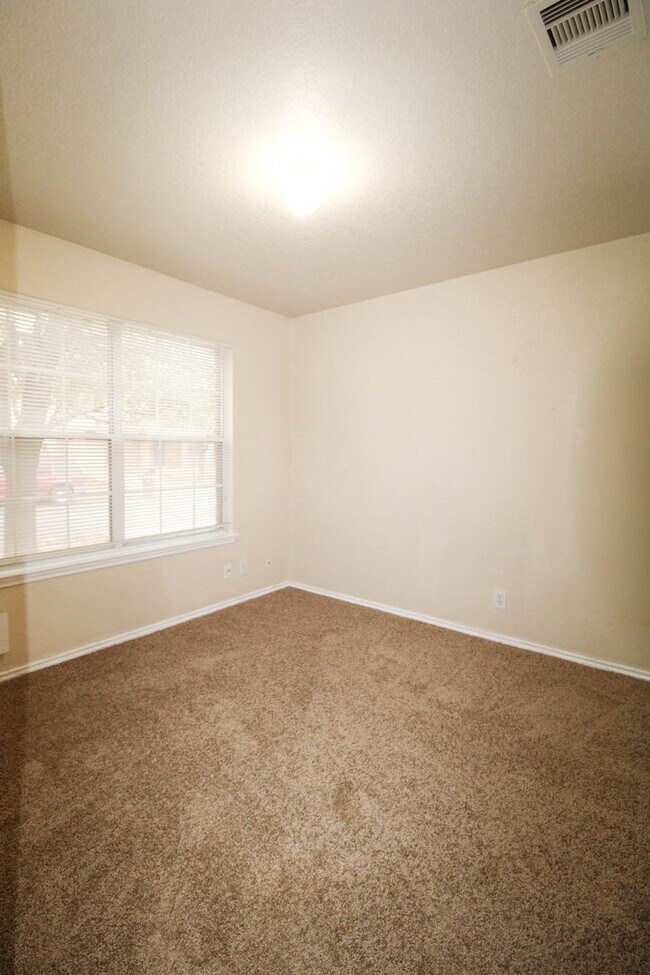 Photo - 16122 Branching Oaks