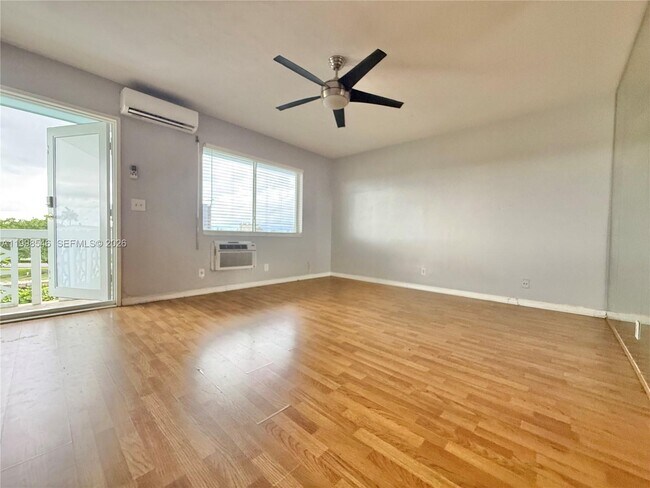 Photo - 455 Golden Isles Dr Unidad 309