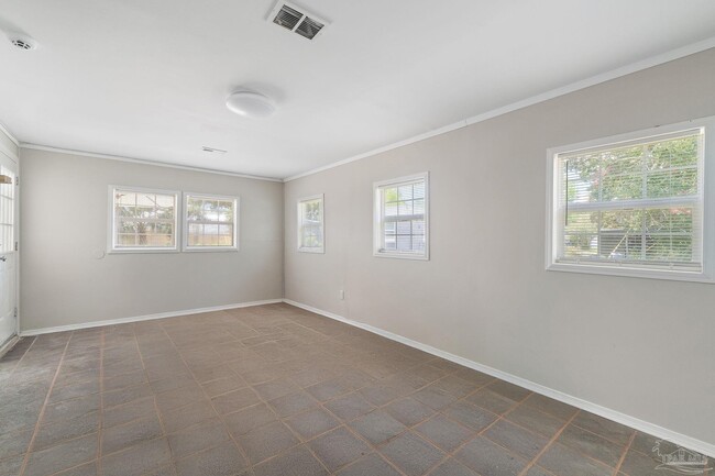 Photo - 8 Goodman Ln