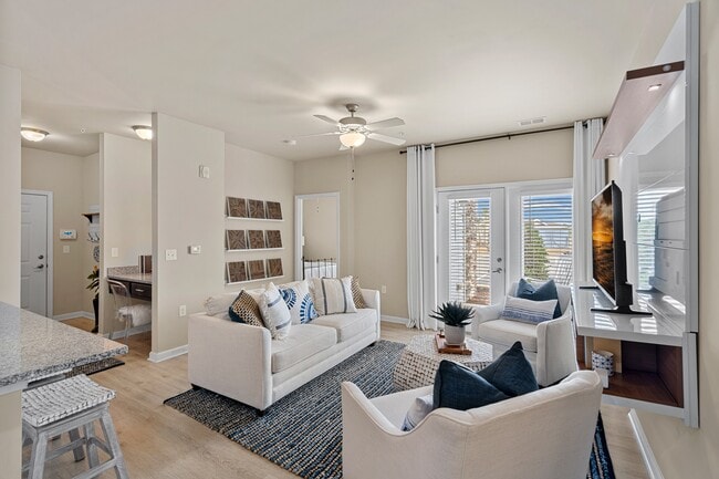 Photo - Hawthorne at the Bend