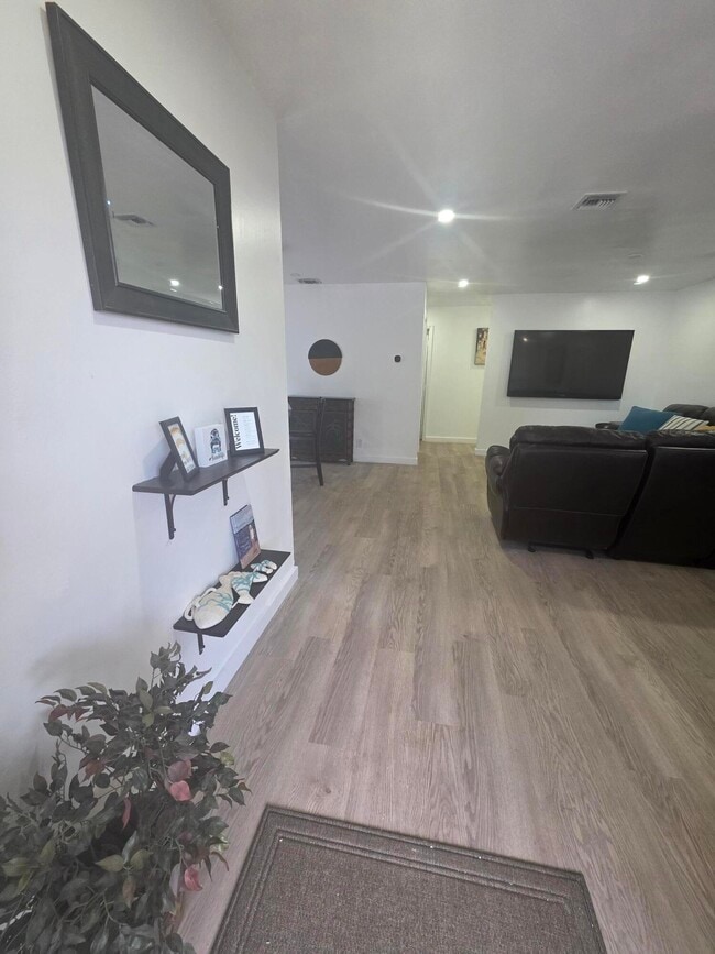 Photo - 320 Sterling Ave