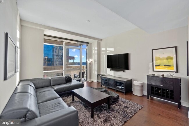 Building Photo - 1330 Lancaster St Unit C602