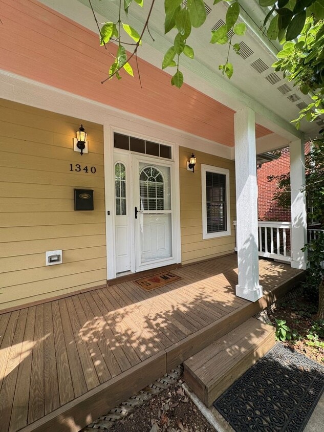 Updated and Spacious 3BR 2Bath House for rent - Updated and Spacious 3BR 2Bath House for rent